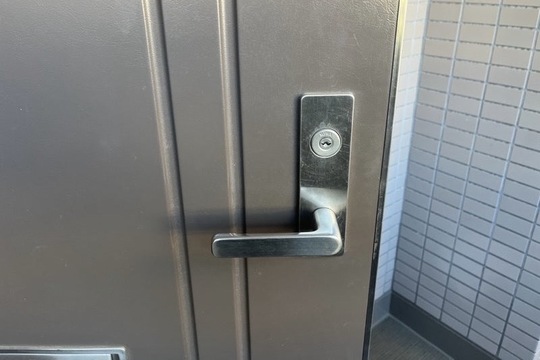 本日は川崎市高津区にて集合住宅の玄関鍵交換のご依頼をいただきました！