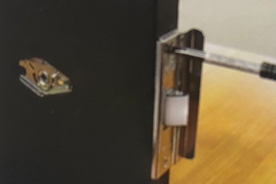 錠本体を取り外す