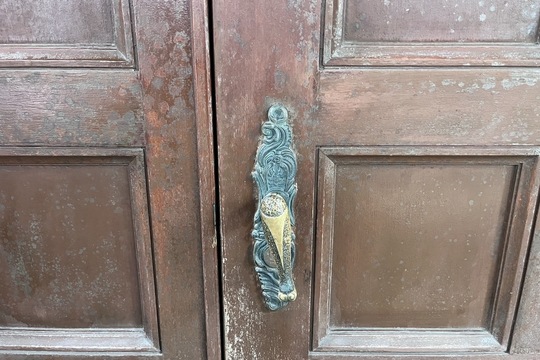 本日は足柄上郡開成町にて戸建の玄関鍵新規取り付けのご依頼をいただきました！