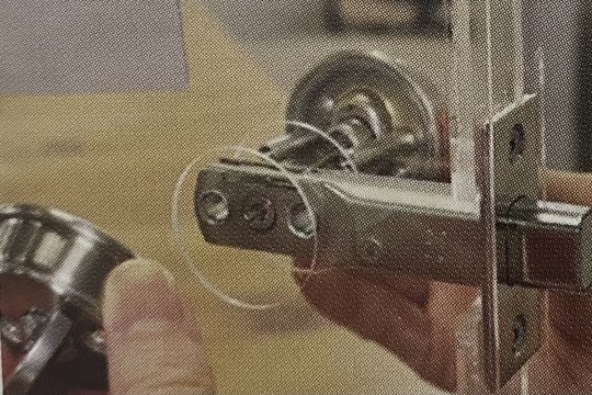 シリンダーを取り外す