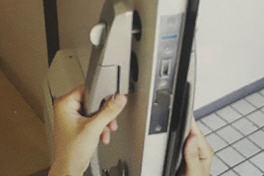 プッシュプルハンドルを取り付ける