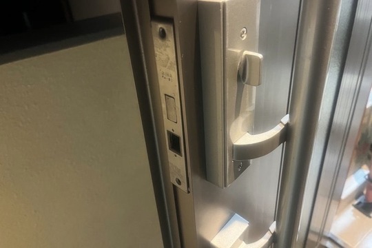 本日は秦野市にて戸建の玄関鍵修理のご依頼をいただきました！