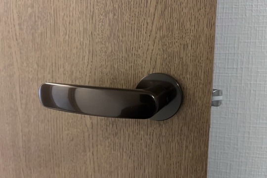 本日は平塚市にて室内扉の鍵交換のご依頼をいただきました！