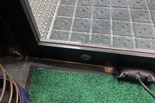 本日のご依頼は足柄上郡松田町にて自動ドアの鍵修理になります！