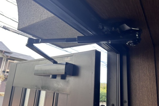 交換後の玄関ドアクローザー【RYOBI】（ドアクローザー）