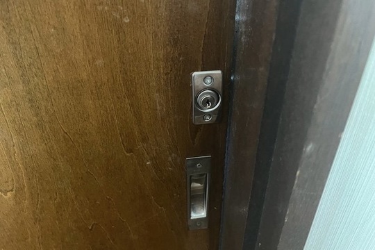 本日は藤沢市にて戸建の室内扉鍵新規取り付けのご依頼をいただきました！