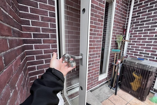 交換中の勝手口の鍵（2箇所のコア交換）