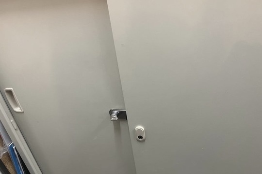 本日は相模原市中央区にてキャビネットの鍵新規取り付けのご依頼を頂きました！