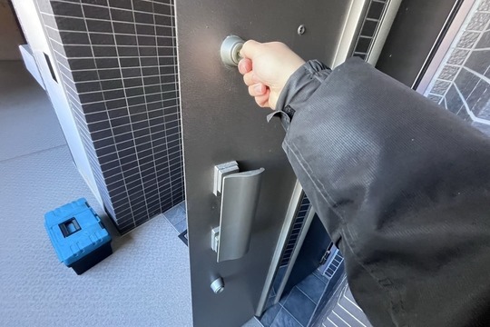 足柄上郡中井町にて集合住宅の玄関の鍵修理のご依頼（汚れ）（動作不良）（洗浄）
