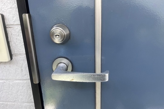 本日のご依頼は茅ヶ崎市にて集合住宅の玄関鍵開錠になります！
