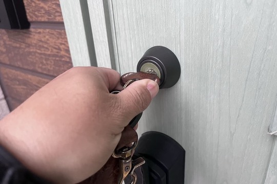 秦野市にて戸建の玄関の鍵修理のご依頼（シリンダー洗浄）