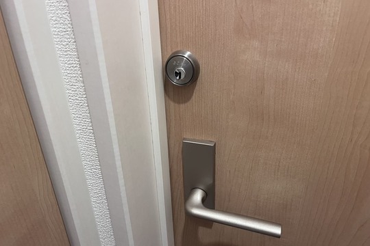 高座郡寒川町にて室内扉の鍵解錠のご依頼（窓解錠）（特殊解錠）