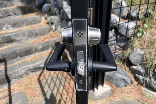 逗子市にて門扉の鍵交換のご依頼【dormakaba】（KABA ACE）（ディンプルキー）