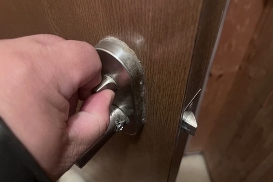 本日は平塚市にて戸建のトイレ鍵修理のご依頼をいただきました！