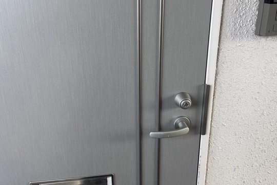 本日は平塚市にて集合住宅の玄関鍵開錠のご依頼をいただきました！