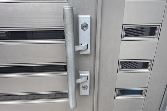 小田原市にて戸建の玄関の鍵解錠のご依頼（錠前の分解）（錠ケース洗浄）