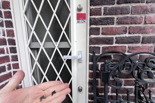 作業後の勝手口の鍵（外側から鍵を使えない様に）