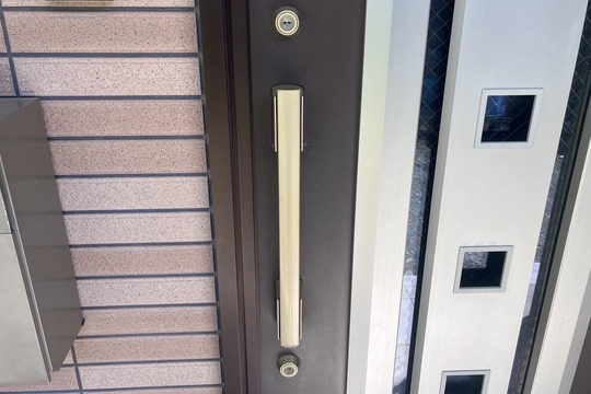小田原市にて戸建の玄関の鍵交換のご依頼（コア交換）【MIWA】（ディンプルキー）