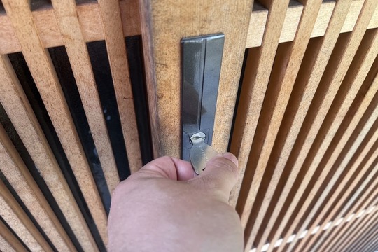 綾瀬市にて引き戸の鍵修理を行った事例