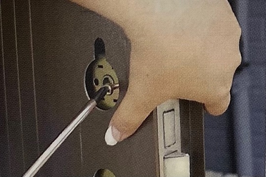 シリンダーを取り外す