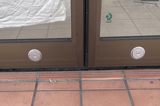 足柄上郡松田町にて店舗の自動ドアの鍵交換のご依頼