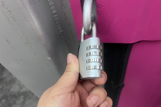 座間市にて貸し倉庫の鍵解錠のご依頼（南京錠）（手探り解錠）
