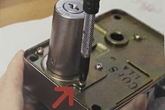 シリンダーを取り外す