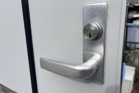 厚木市にて集合住宅の玄関の鍵交換のご依頼【dormakaba】（KABA ACE）