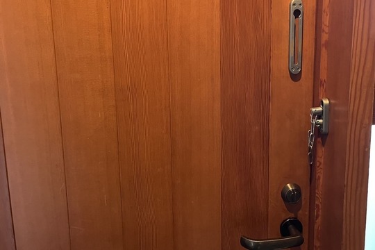 秦野市にて玄関の鍵新規取付のご依頼【RYOBI】（ドアガード）