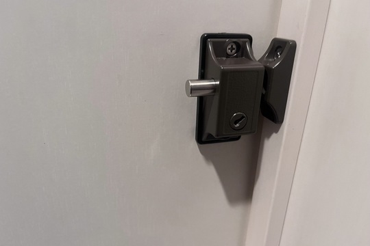 横浜市神奈川区にて室内扉の鍵新規取付のご依頼！