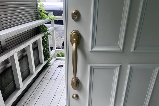 本日は中郡大磯町にて戸建の玄関鍵交換のご依頼を頂きました！