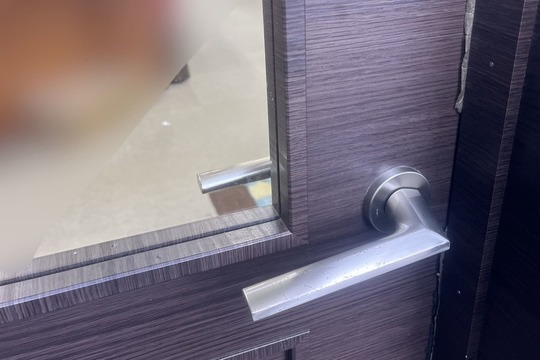 海老名市にて店舗の玄関の鍵新規取付のご依頼【SHOWA】（チューブラ錠）（スマートロック取り付け）