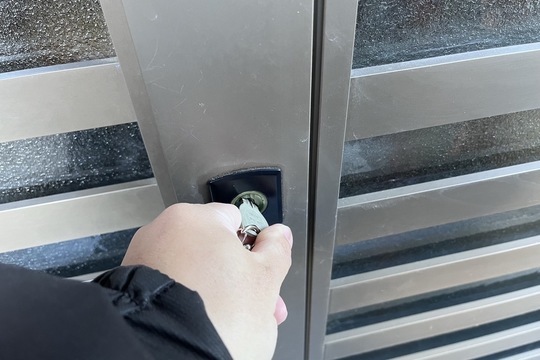 本日は南足柄市にて戸建の玄関鍵修理のご依頼を頂きました！