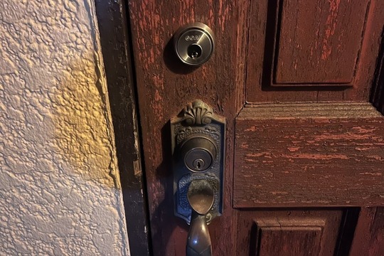 高座郡寒川町にて玄関の鍵新規取付のご依頼【BEST】（装飾錠）【GOAL】（面付錠）（戸建）