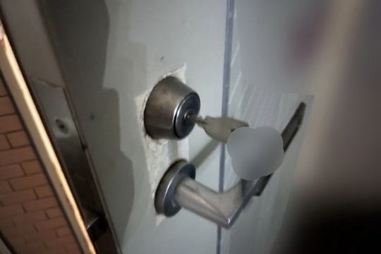 愛甲郡清川村にて戸建の玄関の鍵修理のご依頼（ストライクの位置調整）