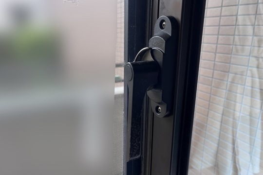 本日は横須賀市にて集合住宅の窓鍵修理のご依頼をいただきました！