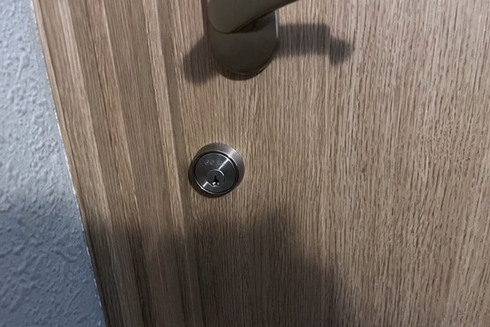 本日のご依頼は足柄上郡中井町にて室内扉の鍵新規取付になります！