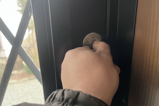 足柄下郡真鶴町にて戸建の勝手口の鍵修理のご依頼（錠ケース）（鍵が固い）（動作不良）（洗浄）