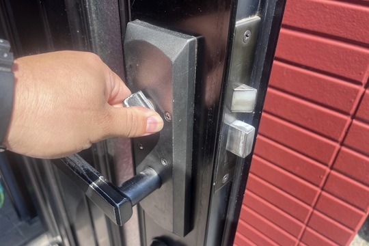 綾瀬市にて戸建の玄関の鍵修理のご依頼をいただきました！