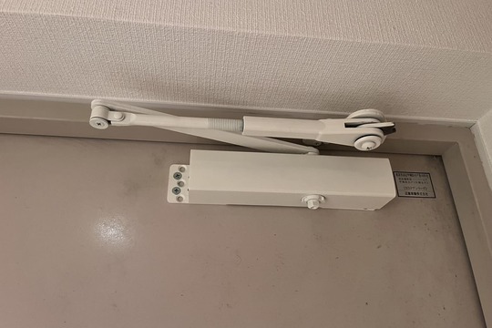 交換後の玄関ドアクローザー【RYOBI】（ドアクローザー）