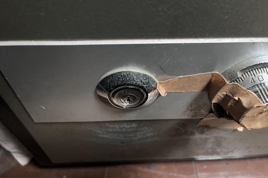 小田原市にて金庫の鍵解錠のご依頼（ダイヤル&鍵穴付金庫）（ピッキング解錠）