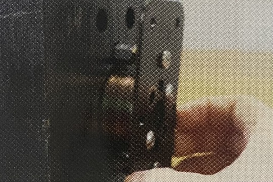 固定プレートを取り外す