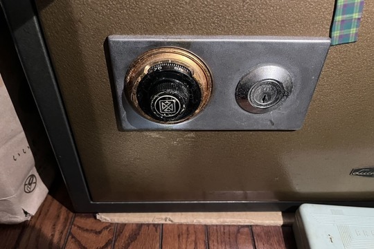 茅ヶ崎市にて金庫の鍵解錠のご依頼（ダイヤル&鍵穴付金庫）（ダイヤル解錠）