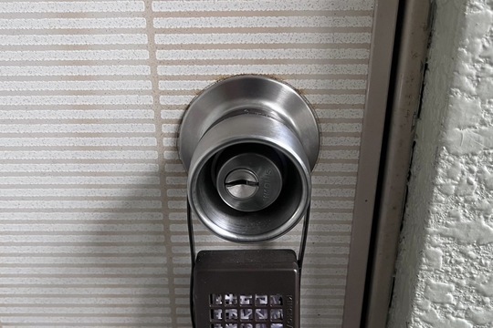 本日は南足柄市にて戸建の玄関鍵交換のご依頼を頂きました！