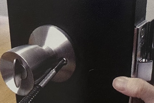 室内側のドアノブを取り付ける