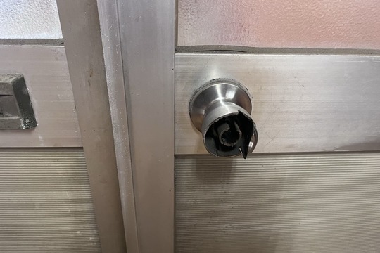 高座郡寒川町にて事務所の扉の鍵交換のご依頼【SHOWA】（玉座）（刻みキー）