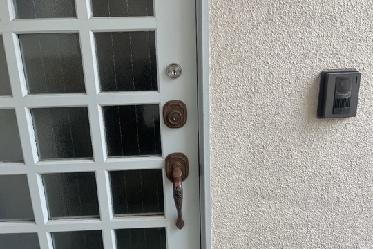 秦野市にて戸建の玄関の鍵新規取付のご依頼をいただきました！