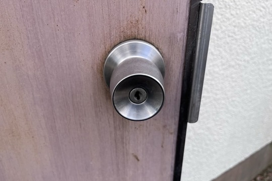 戸建の勝手口の鍵交換