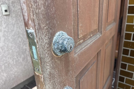本日は三浦郡葉山町にて戸建の玄関鍵交換のご依頼をいただきました！