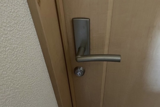 本日は高座郡寒川町にて戸建の室内扉鍵新規取り付けのご依頼を頂きました！